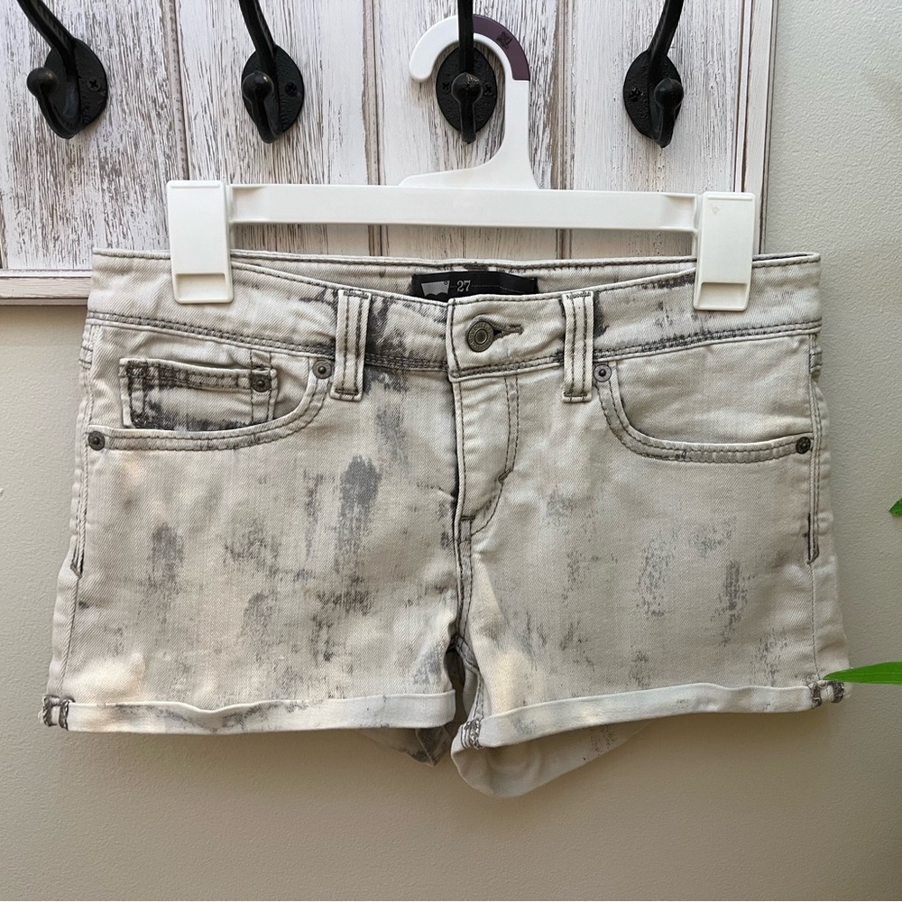 Levi’s White Washed Shorts with Touches of Gray, and Rolled Hem. Size 27